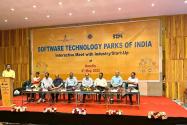 ये खबर आईटी कम्पनियों में रोजगार के लिए घर से दूर, युवाओं